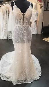 Wedding Dress - Picture 1 of 8