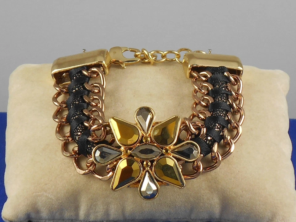 BCBG Generation Tri Tono ESO ES MARAVILLOSO Pulsera Flor Tejido Cinta Negra $32 Foto 1 de 1