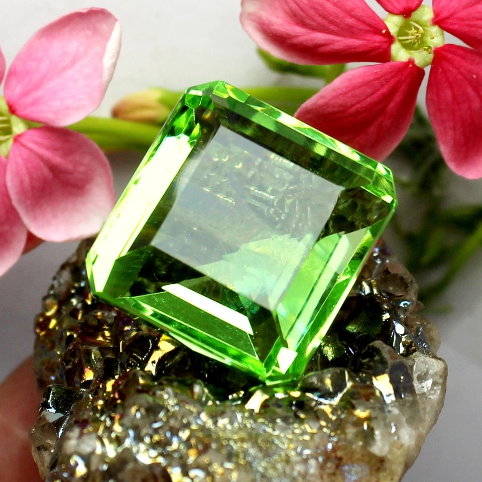 90 To 100 Ct Peridot Gemstone Green Color Radiant Cut Certified Loose Gemstone - Image 1 of 4
