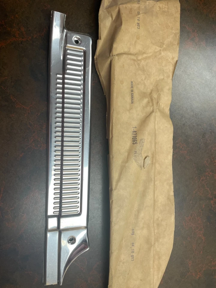 Placa de soleira de porta suburbana GMC Chevrolet Pickup NOS 1973-1987 471065 GM - Imagem 1 de 1