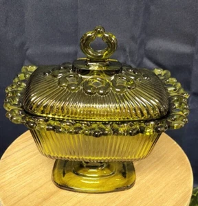 Vintage Indiana Glass Green Footed Candy Box Dish Lid Pedestal Ribbed Lace - Picture 1 of 9