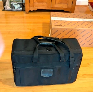 EDDIE BAUER 22x15x8 NYLON BLACK TRAVEL CASE / GYM BAG cardboard box w/cover - Picture 1 of 6