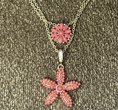 Collar Estrella de Mar Coral Multicapa Tono Dorado Carolee $30 Foto 1 de 4
