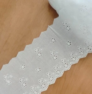 Tela de ojales de algodón vintage de 4 yardas de 4,5" de ancho flor de encaje blanco b0444 - Imagen 1 de 2