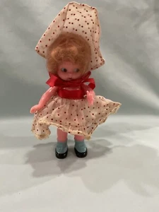 KNICKERBOCKER Vintage Mädchen Puppe Rassel 6" Hartplastik rot/weiß gepunktet Kleid - Bild 1 von 3