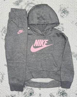 Conjunto de sudadera con capucha y joggers Nike gris/rosa para niñas pequeñas talla/4 Foto 1 de 4