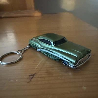 别克 Roadmaster 1951 铅雪橇压铸钥匙链 1: 64 风火轮火柴盒 — 第 1/2 张图片