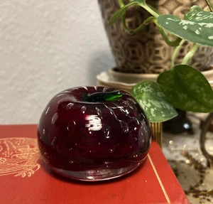 Beautiful Vintage Red Apple Glass Paperweight With Patterned Bubble Inclusions  - Picture 1 of 11