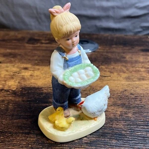 HOMCO Denim Days #1509 “Gathering Eggs” Girl Debbie With Eggs 1985 Figurine - Picture 1 of 7