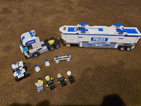 LEGO CITY: Police Command Centre (7743)