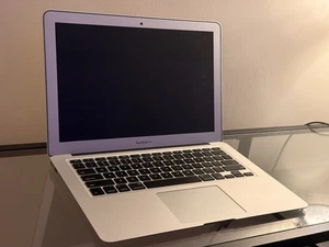 MacBook Air (13-inch, 2017) — 2.2GHz Intel Core i7 / 8GB / 256GB SSD - Picture 1 of 4