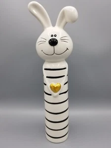 Porzellan Hase Gilde Loving 47318, Hase Loving mit Herz schwarz/weiß - Bild 1 von 3