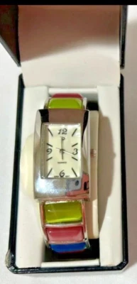 Reloj de pulsera analógico y piedra para mujer con correa para puño y movimiento de cuarzo Foto 1 de 4