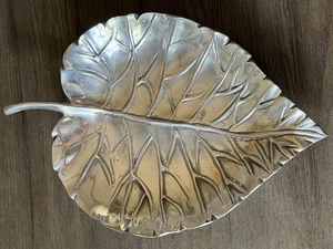 De colección Grande, Metal Resistente (¿Estaño?) "Bandeja para servir hojas plato sin marca 18,5"" x 12""" - Imagen 1 de 7