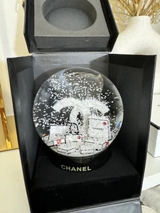 Auténtico globo de nieve CHANEL REGALO VIP Navidad 2019 negro blanco raro - Imagen 1 de 13