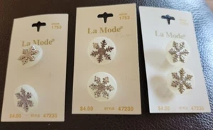(6) VINTAGE La MODE 3/4" SILVER SNOWFLAKE WHITE PLASTIC SHANK BUTTONS - Picture 1 of 5