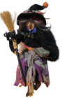 Figurine de gardien d'Halloween étagère Wicked Witch 20" T tenant balai cape livre chat