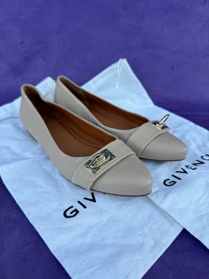 Zapatos planos de ballet Givenchy de cuero beige con bloqueo de dientes de tiburón talla 36,5 sin cordones Foto 1 de 4