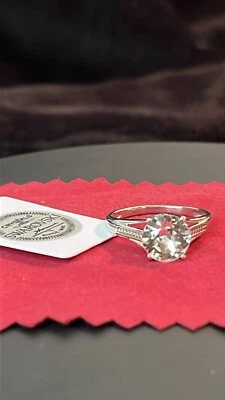 Anillo solitario Swarovski premium de cristal austriaco en platino/plata de ley 7 Foto 1 de 4