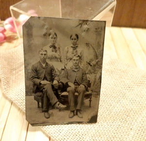 Antikes Farbfoto 3,5" x 2,5" ~ 2 Paare, Zwillinge? - Bild 1 von 5