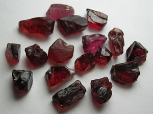 GARNET / MIX, MIXED SHADES OF RED & PINK ROUGH FOR FACETING, KENYA, AFRICA - Picture 1 of 6
