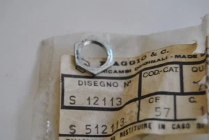 Piaggio Vespa 50 90 125 150 Dado staffa contachilometri Speedometer bracket nut - Foto 1 di 2