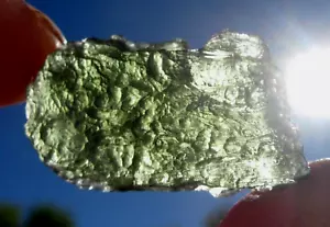 24.5 carats 24mm MOLDAVITE from Czech Republic from meteorite impact with a COA - Picture 1 of 3