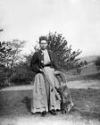 Photo de chasse antique... Femme avec fusil tenant un renard... Impression photo 8x10
