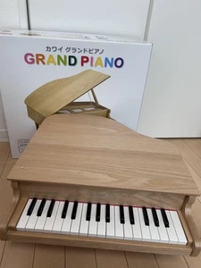 Kawai Mini Pianoforte a coda 1144 Giocattoli per bambini Strumenti a tastiera usato dal Giappone - Foto 1 di 9