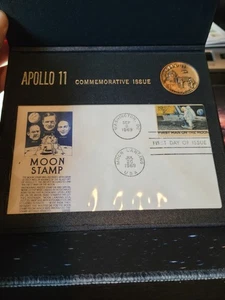 VINTAGE 11 MOON LANDING FIRST DAY ISSUE COMMEMORATIVE COIN AND AIRMAIL STAMP SET - Picture 1 of 3