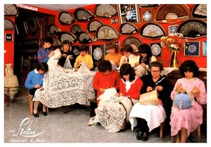 Postcard Italy Venice Ladies Crocheting Knitting sewing - Bild 1 von 2