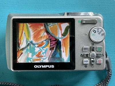 Olympus Stylus u 750 7MP Digital Camera Silver + Underwater Case - Image 1 of 4