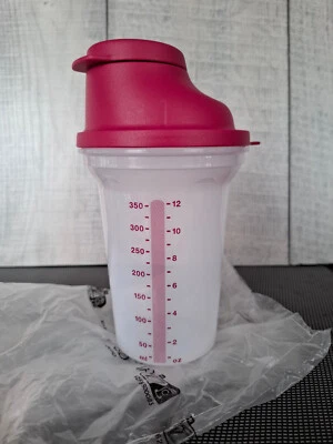 Tupperware Shaker klein Schüttelbecher 350 ml Shake It Messbecher brombeer NEU! - Bild 1 von 3