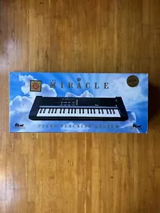 Sistema de enseñanza de piano The Miracle Nintendo NES CIB con insertos de espuma probado como nuevo - Imagen 1 de 24