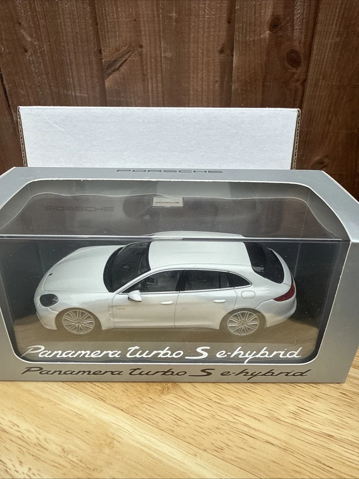 MINICHAMPS 1/43 PORSCHE PANAMERA TURBO S E-hybrid (EDICIÓN DISTRIBUIDOR, NUEVO) Foto 1 de 4