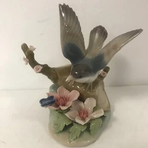 Lladro Bird and Butterfly Porcelain Figurine Vintage 70-80s Pink Flowers 5" Tall - Picture 1 of 15