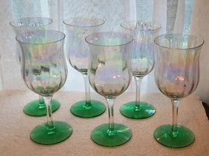Seis tallos de patrón óptico Tiffin con tazones iridiscentes y bases verdes - Imagen 1 de 7