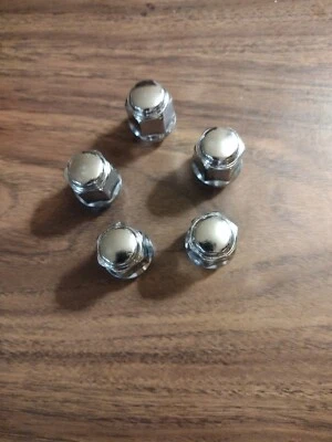 Tuerca de rueda plateada Dorman 611-074WM M12-1,5 caja de 5.  Chrysler, Dodge, Jeep, Ram. Foto 1 de 2