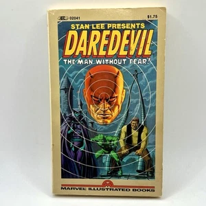 Stan Lee Presents DAREDEVIL The Man Without Fear 1982 First Edition Paperback - Bild 1 von 4