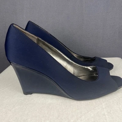 Zapatos para mujer Bandalino Comfort azul marino punta abierta tacón de cuña talla 7,5 M Foto 1 de 4