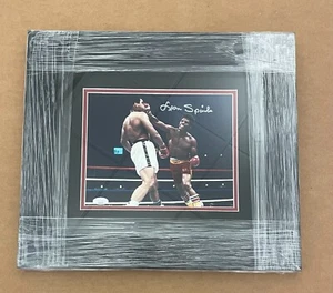 Leon Spinks Autographed Framed Photo JSA Authenticated Vs Muhammad Ali - Picture 1 of 3