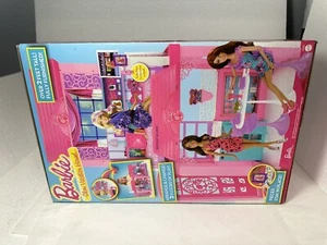2009 Barbie Glam Casa Vacanze 2 piani mobili originali inclusi confezione & andata - Foto 1 di 6