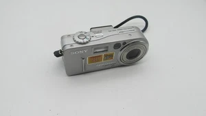 Fotocamera digitale Sony Cybershot DSC-P9 4,0MP argento testata funziona senza batteria - Foto 1 di 1