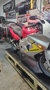  NUR FOR PARTS HONDA VFR800FI 1998 BIS 2001  - Bild 1 von 3