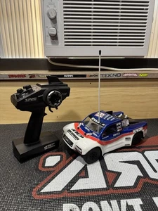 Team Associated SC18 Short Course 4wd Truck - Picture 1 of 16