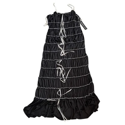 Madden Girl Maxi Vestido en Niveles Mediano Negro Blanco Rayas Lazos Sin Mangas Volantes Foto 1 de 3