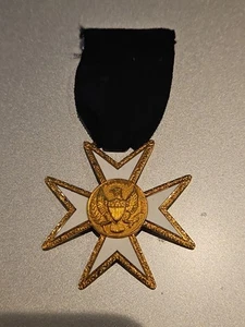 Vintage Masonic White Enamel Maltese Cross Membership Medal And Ribbon Lapel Pin - Picture 1 of 2