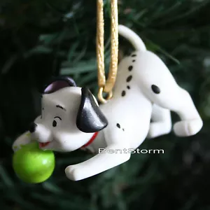 NUEVO PERSONALIZADO Disney 101 DÁLMATAS PERRO DE LA SUERTE CON BOLA VERDE Adorno de Navidad PVC - Imagen 1 de 3