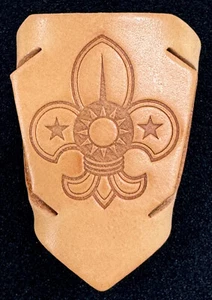SCOUTS OF CHINA (TAIWAN) - NATIONAL SCOUT EMBLEM Leather N/C Woggle Scarf Slide - Picture 1 of 2