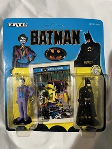 1990 Ertl Batman & The Joker Die Cast Metal Figures & Rare Card New Sealed - Picture 1 of 12
